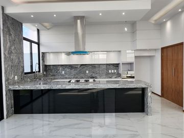 Casa nueva en venta en coto Nogal de Parques Vallarta Zapopan
