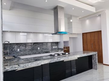 Casa nueva en venta en coto Nogal de Parques Vallarta Zapopan