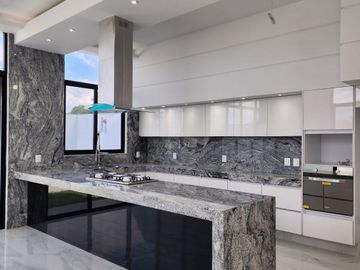Casa nueva en venta en coto Nogal de Parques Vallarta Zapopan