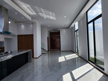 Casa nueva en venta en coto Nogal de Parques Vallarta Zapopan