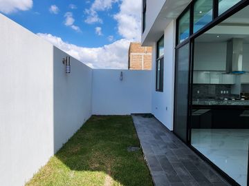 Casa nueva en venta en coto Nogal de Parques Vallarta Zapopan