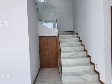 Casa nueva en venta en coto Nogal de Parques Vallarta Zapopan