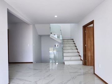 Casa nueva en venta en coto Nogal de Parques Vallarta Zapopan
