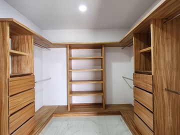 Casa nueva en venta en coto Nogal de Parques Vallarta Zapopan