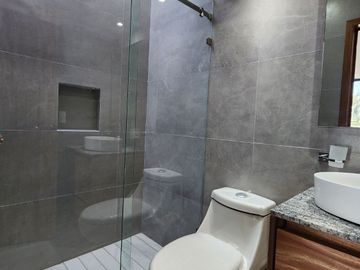 Casa nueva en venta en coto Nogal de Parques Vallarta Zapopan