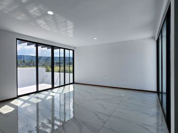 Casa nueva en venta en coto Nogal de Parques Vallarta Zapopan
