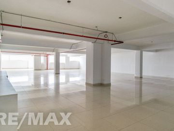 Alquiler De Oficina En Santa Anita 444 M2 De Area Libre