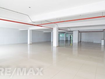 Alquiler De Oficina En Santa Anita 444 M2 De Area Libre