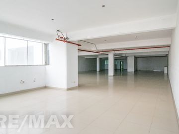 Alquiler De Oficina En Santa Anita 444 M2 De Area Libre