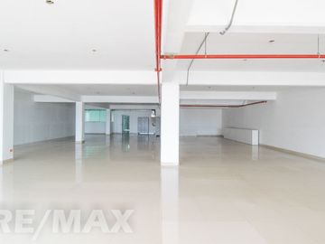 Alquiler De Oficina En Santa Anita 444 M2 De Area Libre