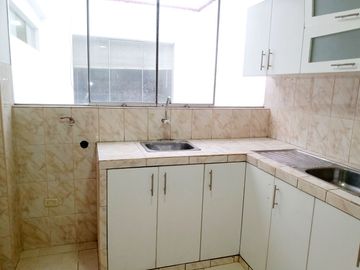 VENTA DE LINDO DEPARTAMENTO FRENTE A PARQUE  EN CARABAYLLO