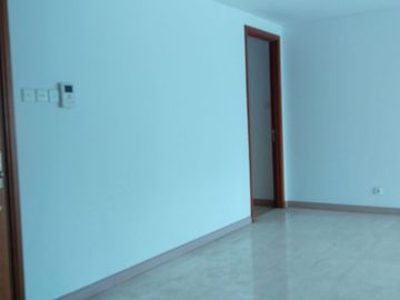 SEWA TAHUNAN HUNIAN KELAURGA Unfurnshed 3BR Waterplace Residence Surabaya Barat
