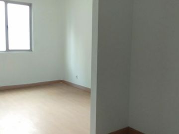 SEWA TAHUNAN HUNIAN KELAURGA Unfurnshed 3BR Waterplace Residence Surabaya Barat