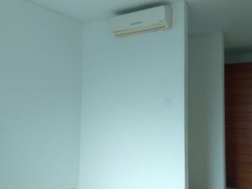 SEWA TAHUNAN HUNIAN KELAURGA Unfurnshed 3BR Waterplace Residence Surabaya Barat