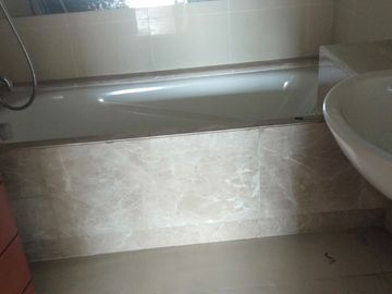 SEWA TAHUNAN HUNIAN KELAURGA Unfurnshed 3BR Waterplace Residence Surabaya Barat