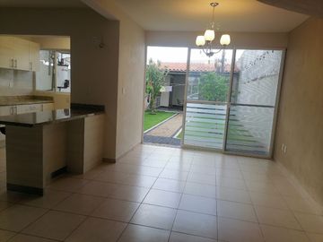 Venta de Casa Fracc. Azhares en León Guanajuato