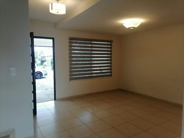 Venta de Casa Fracc. Azhares en León Guanajuato