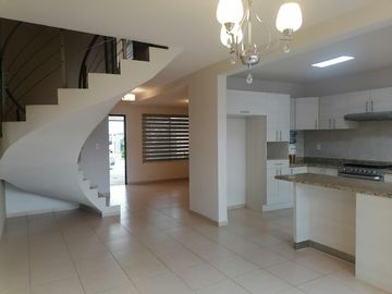 Venta de Casa Fracc. Azhares en León Guanajuato
