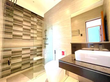 Spacious High Ceiling Living Area Brand New House and Lot For Sale Located in BF RESORT