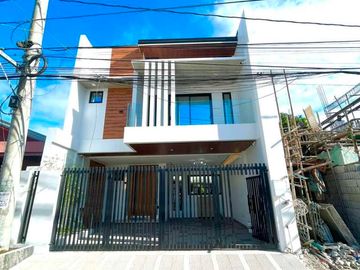 Spacious High Ceiling Living Area Brand New House and Lot For Sale Located in BF RESORT
