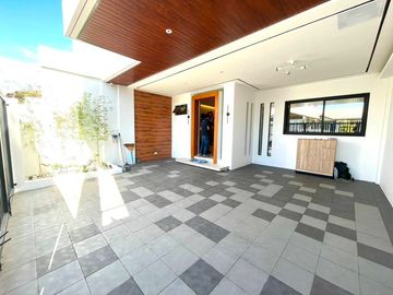 Spacious High Ceiling Living Area Brand New House and Lot For Sale Located in BF RESORT