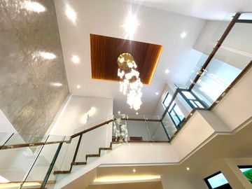 Spacious High Ceiling Living Area Brand New House and Lot For Sale Located in BF RESORT