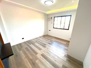 Spacious High Ceiling Living Area Brand New House and Lot For Sale Located in BF RESORT