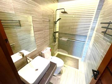 Spacious High Ceiling Living Area Brand New House and Lot For Sale Located in BF RESORT
