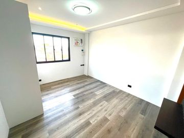 Spacious High Ceiling Living Area Brand New House and Lot For Sale Located in BF RESORT