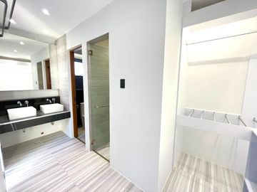 Spacious High Ceiling Living Area Brand New House and Lot For Sale Located in BF RESORT