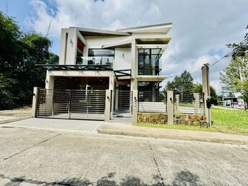 Airy Bright Contemporary Brand New House and Lot with Pool for Sale in Tagaytay City