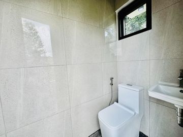 Airy Bright Contemporary Brand New House and Lot with Pool for Sale in Tagaytay City