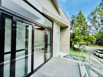 Airy Bright Contemporary Brand New House and Lot with Pool for Sale in Tagaytay City