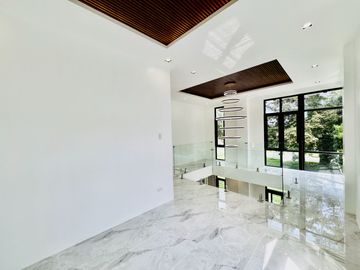 Airy Bright Contemporary Brand New House and Lot with Pool for Sale in Tagaytay City