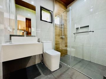 Airy Bright Contemporary Brand New House and Lot with Pool for Sale in Tagaytay City