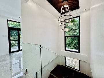 Airy Bright Contemporary Brand New House and Lot with Pool for Sale in Tagaytay City