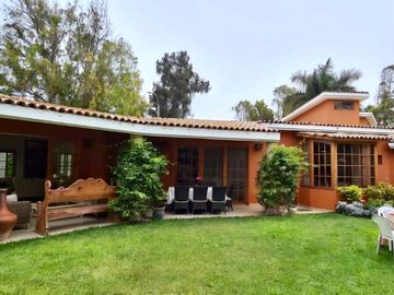Espaciosa  casa con amplia  área social y piscina 🏡☀️