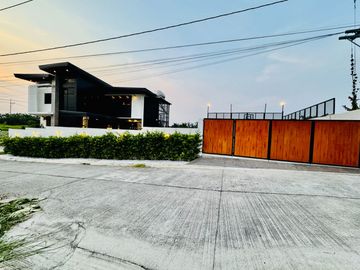 Modern 2Storey Fully Furnished Corner House and Lot for Sale in Tagaytay City
