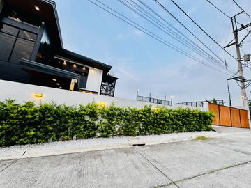 Modern 2Storey Fully Furnished Corner House and Lot for Sale in Tagaytay City
