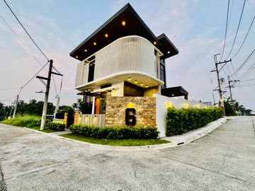 Modern 2Storey Fully Furnished Corner House and Lot for Sale in Tagaytay City