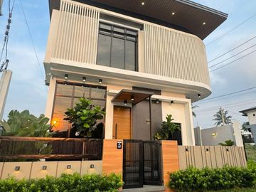 Modern 2Storey Fully Furnished Corner House and Lot for Sale in Tagaytay City