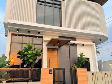 Modern 2Storey Fully Furnished Corner House and Lot for Sale in Tagaytay City