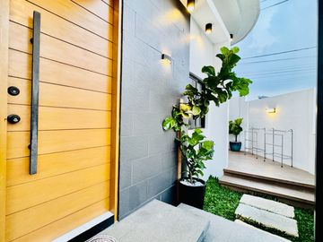 Modern 2Storey Fully Furnished Corner House and Lot for Sale in Tagaytay City