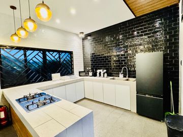 Modern 2Storey Fully Furnished Corner House and Lot for Sale in Tagaytay City