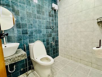 Modern 2Storey Fully Furnished Corner House and Lot for Sale in Tagaytay City