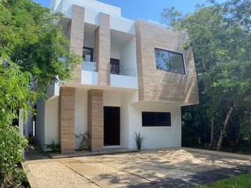 ¡SE VENDE CASA EN RESIDENCIAL EL ENCUENTRO, PLAYA DEL CARMEN! UNA OPORTUNIDAD QUE NO PUEDES DEJAR PASAR