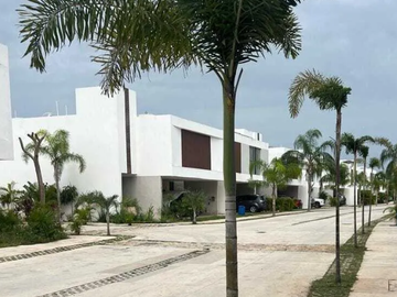 VENTA DE VILLA FRACCIONAMIENTO EL ORIGEN, MERIDA, YUCATAN