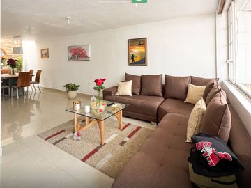 CASA DE VENTA AV. EL RETORNO