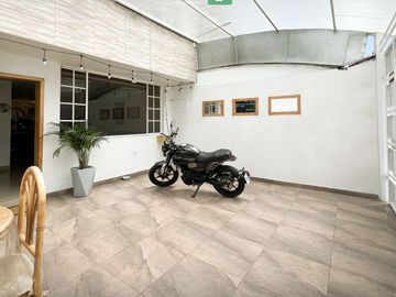 CASA DE VENTA AV. EL RETORNO