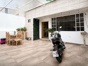 CASA DE VENTA AV. EL RETORNO